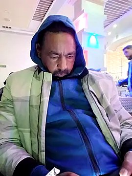 Snapshot of Bob_black chatting on March 4, 8:26 pm Bob black online show from March 4, 8:26 pm