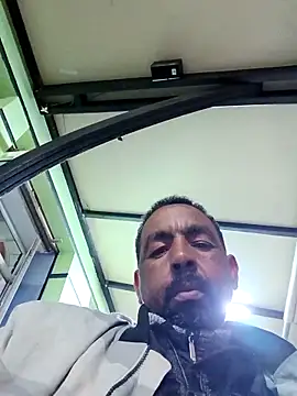 Snapshot of Bob_black chatting on March 18, 8:01 pm Bob black online show from March 18, 8:01 pm