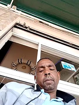 Snapshot of Bob_black chatting on March 23, 2:10 pm Bob black online show from March 23, 2:10 pm