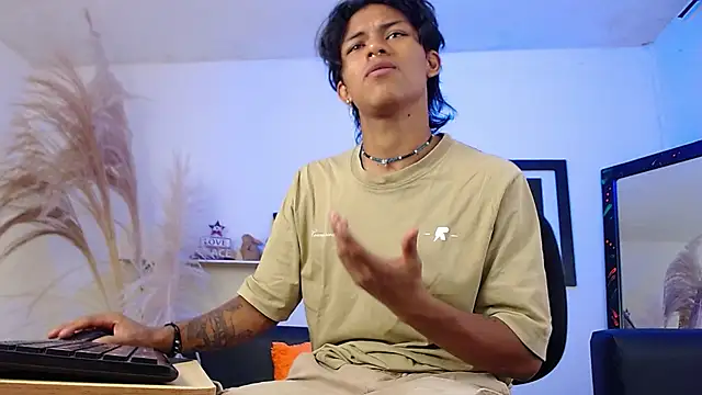 Snapshot of dreyk20 chatting on September 24, 1:58 pm dreyk20 online show from September 24, 1:58 pm