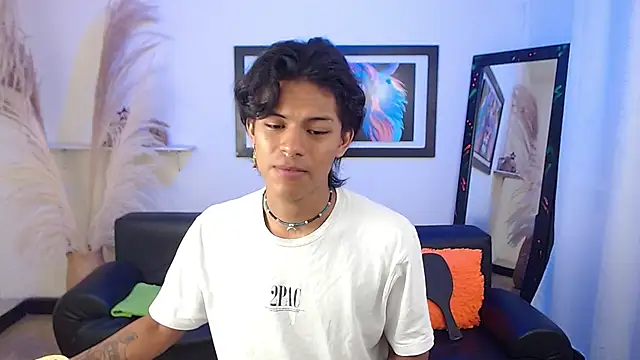 Snapshot of dreyk20 chatting on October 4, 1:20 pm dreyk20 online show from October 4, 1:20 pm