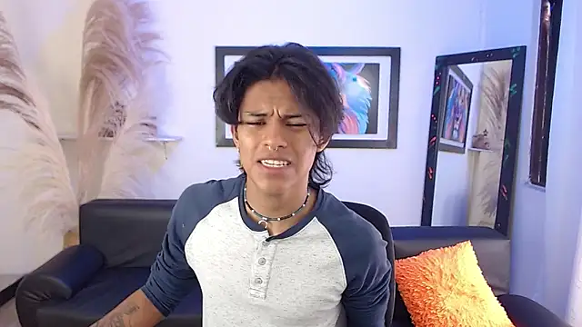 Snapshot of dreyk20 chatting on October 7, 2:25 pm dreyk20 online show from October 7, 2:25 pm