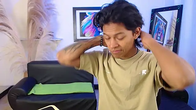 Snapshot of dreyk20 chatting on October 11, 1:53 pm dreyk20 online show from October 11, 1:53 pm