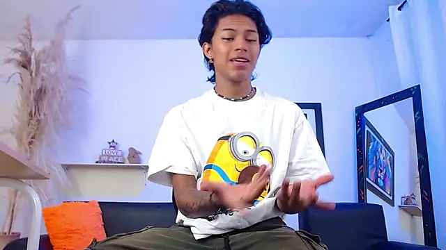 Snapshot of dreyk20 chatting on October 12, 2:05 pm dreyk20 online show from October 12, 2:05 pm