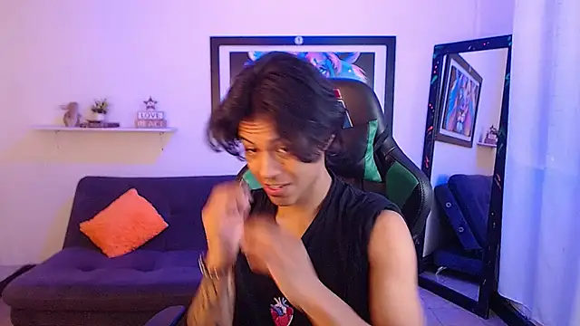 Snapshot of dreyk20 chatting on October 21, 1:34 pm dreyk20 online show from October 21, 1:34 pm