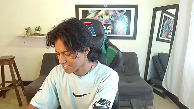 Snapshot of dreyk20 chatting on October 27, 1:59 pm dreyk20 online show from October 27, 1:59 pm