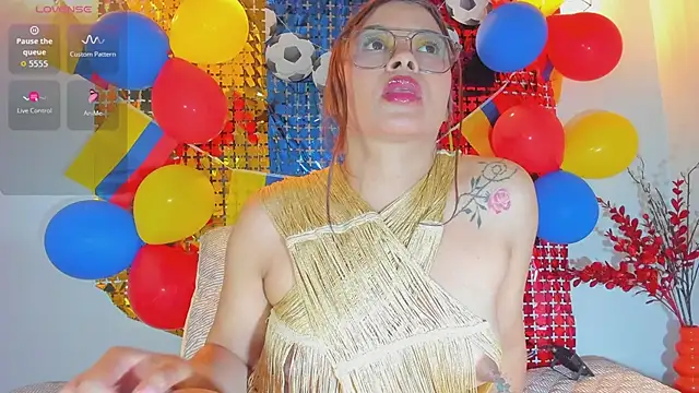 Karlaliones69 online show from June 14, 6:54 pm