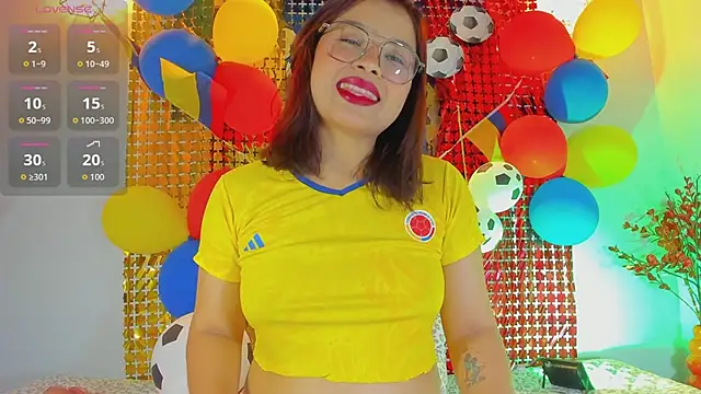 Karlaliones69 online show from June 17, 7:04 pm