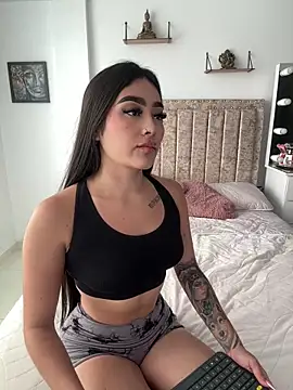 EmiilyEvans  online show from September 23, 9:51 pm