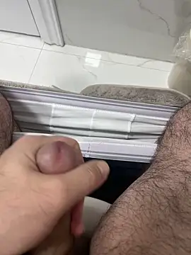 Snapshot of Heros2000 chatting on March 5, 3:35 am Heros2000 online show from March 5, 3:35 am