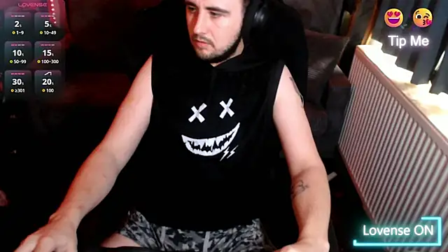 Snapshot of cjhouse96 chatting on October 23, 11:42 am cjhouse96 online show from October 23, 11:42 am