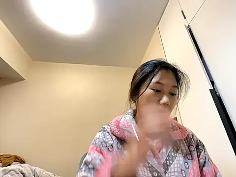 Snapshot of xena0501 chatting on December 15, 8:18 am xena0501 online show from December 15, 8:18 am