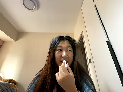 Snapshot of xena0501 chatting on December 18, 6:52 am xena0501 online show from December 18, 6:52 am