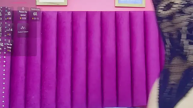 cutepetitee online show from October 7, 8:06 pm