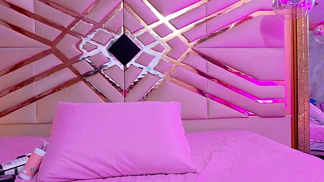 cutepetitee online show from November 5, 7:36 pm