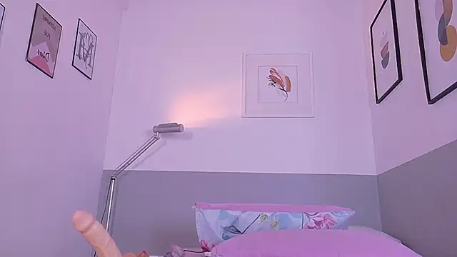 cutepetitee online show from February 17, 7:31 pm