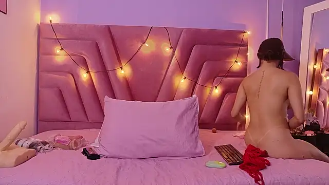 cutepetitee online show from March 14, 7:41 pm