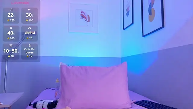 Snapshot of cutepetitee chatting on March 31, 7:25 pm cutepetitee online show from March 31, 7:25 pm