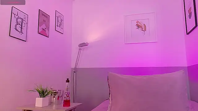 Snapshot of cutepetitee chatting on April 23, 7:38 pm cutepetitee online show from April 23, 7:38 pm