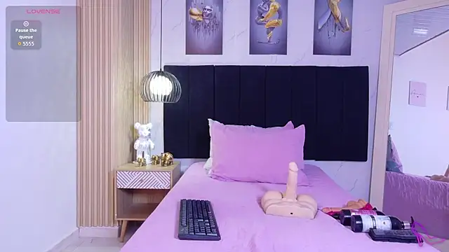 cutepetitee online show from July 31, 12:10 am