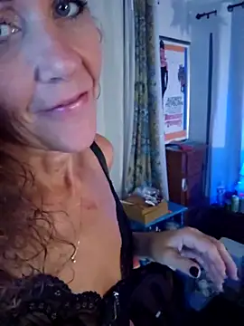 PhynneNicole online show from November 6, 6:36 am