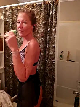 PhynneNicole online show from November 25, 5:35 pm