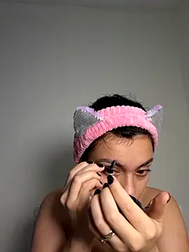 AmaiaSalvatore online show from September 13, 9:47 pm