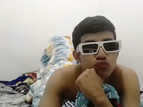 Snapshot of methme chatting on October 31, 11:39 pm methme online show from October 31, 11:39 pm