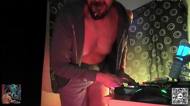 DjDiCKmannOnE online show from October 18, 8:42 pm