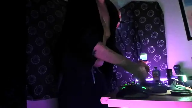 DjDiCKmannOnE online show from November 29, 2:03 am