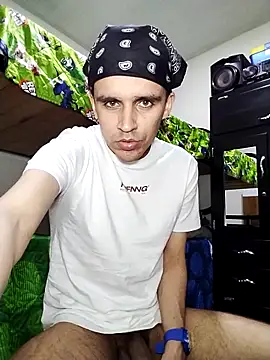 Snapshot of danylano chatting on February 8, 1:31 am danylano online show from February 8, 1:31 am