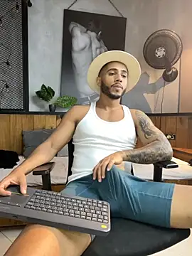 Snapshot of Lucaswatsons chatting on September 15, 7:36 pm Lucaswatsons online show from September 15, 7:36 pm