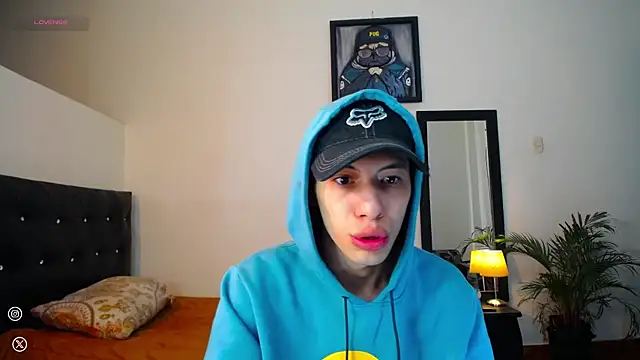 Snapshot of santiago_cutex chatting on September 23, 7:55 am santiago cutex online show from September 23, 7:55 am