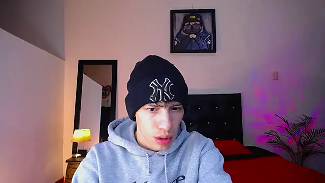 Snapshot of santiago_cutex chatting on November 7, 10:04 am santiago cutex online show from November 7, 10:04 am