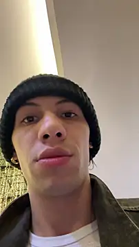 Snapshot of santiago_cutex chatting on November 30, 2:04 am santiago cutex online show from November 30, 2:04 am