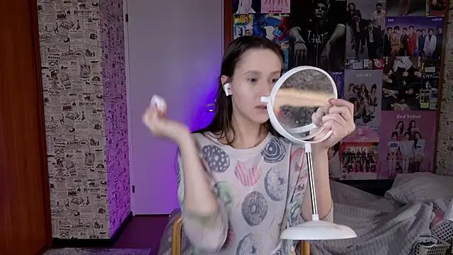 LucyRose3 online show from December 17, 2:17 am