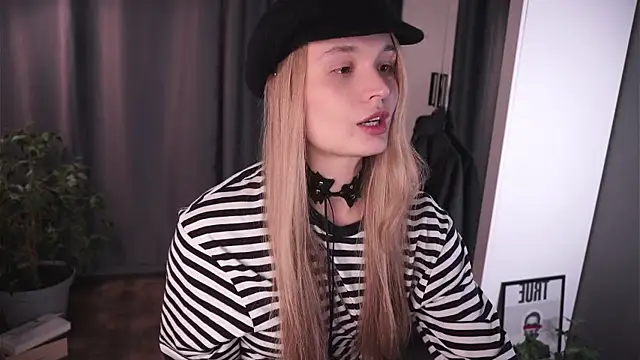 lisa schiele online show from November 5, 8:20 pm