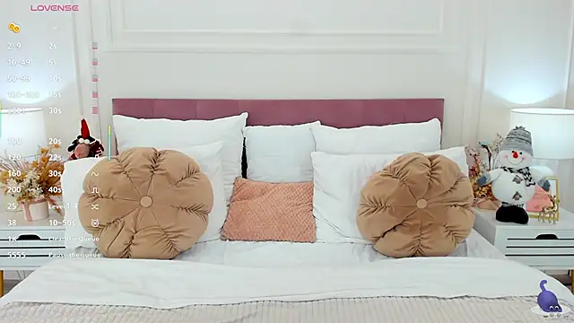 ElzaJons online show from December 18, 6:19 am