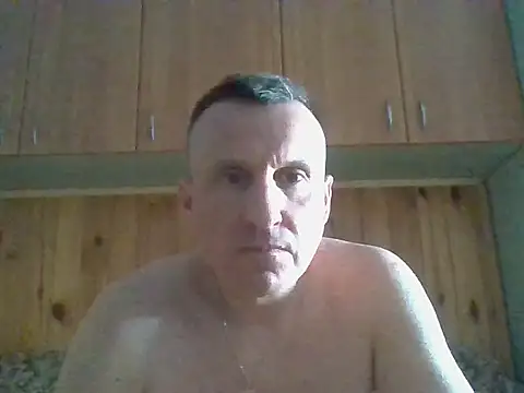 Snapshot of Maksymilian1 chatting on April 19, 10:36 am Maksymilian1 online show from April 19, 10:36 am