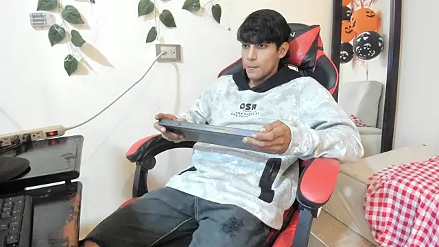 Snapshot of axel_rousse2 chatting on November 3, 11:59 pm axel rousse2 online show from November 3, 11:59 pm