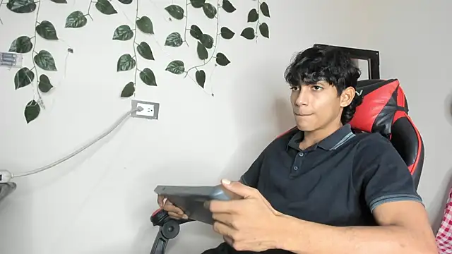 Snapshot of axel_rousse2 chatting on November 4, 11:26 pm axel rousse2 online show from November 4, 11:26 pm