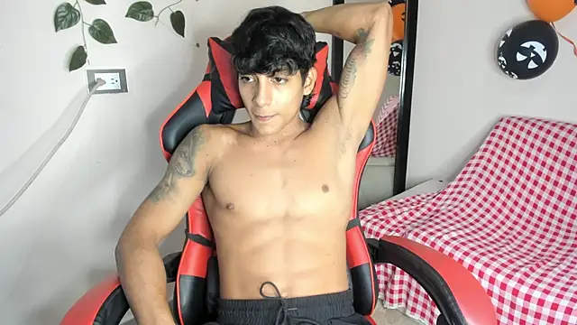 Snapshot of axel_rousse2 chatting on November 7, 10:21 pm axel rousse2 online show from November 7, 10:21 pm