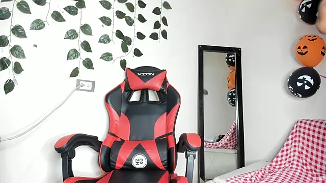 Snapshot of axel_rousse2 chatting on November 8, 11:14 pm axel rousse2 online show from November 8, 11:14 pm