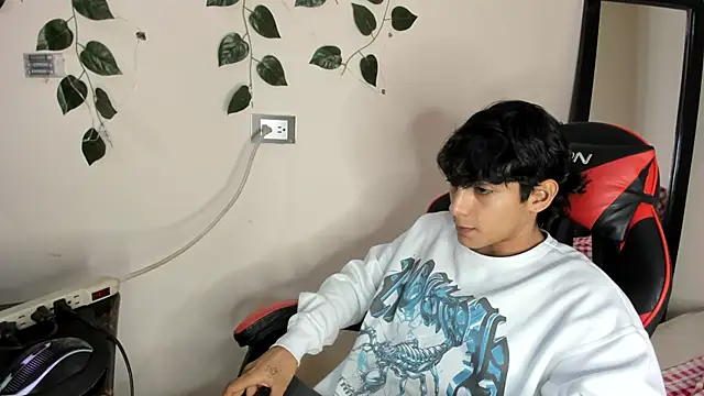 Snapshot of axel_rousse2 chatting on November 17, 10:48 pm axel rousse2 online show from November 17, 10:48 pm