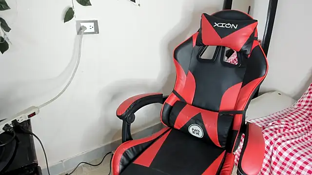 Snapshot of axel_rousse2 chatting on November 18, 11:15 pm axel rousse2 online show from November 18, 11:15 pm