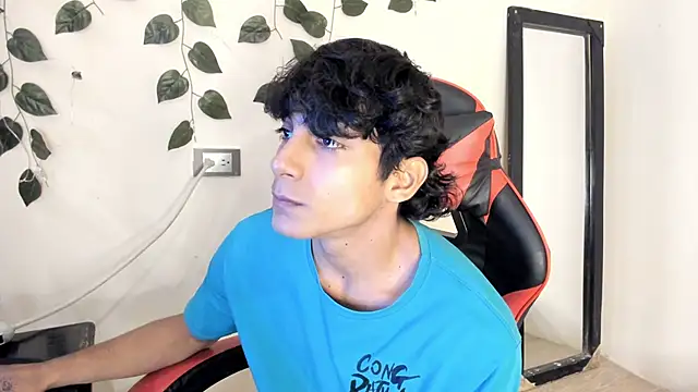 Snapshot of axel_rousse2 chatting on November 23, 10:09 pm axel rousse2 online show from November 23, 10:09 pm