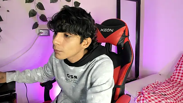 Snapshot of axel_rousse2 chatting on November 24, 9:58 pm axel rousse2 online show from November 24, 9:58 pm