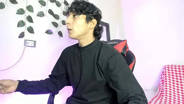 Snapshot of axel_rousse2 chatting on November 26, 11:50 pm axel rousse2 online show from November 26, 11:50 pm