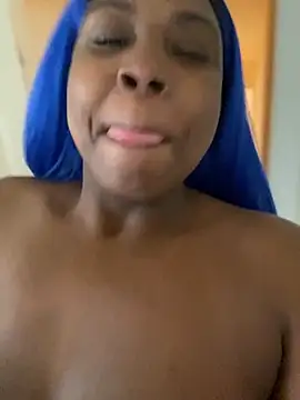 Snapshot of BlueMoney100 chatting on October 26, 1:17 pm BlueMoney100 online show from October 26, 1:17 pm