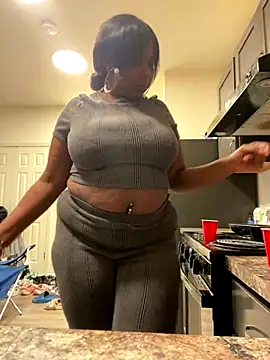 Snapshot of BlueMoney100 chatting on December 20, 5:42 pm BlueMoney100 online show from December 20, 5:42 pm